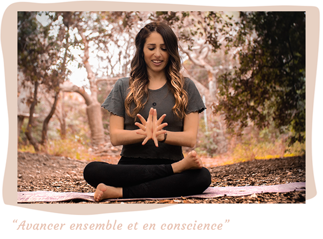 À Propos - Carolomoon - Professeur de Yoga Vinyasa - Marseille Vitrolles - Cours en Groupe Yoga