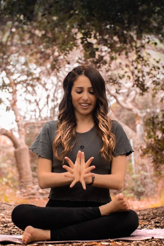 Accompagnement Individuel - Carolomoon - Professeur de Yoga Vinyasa - Marseille Vitrolles - Yoga en Plein Air