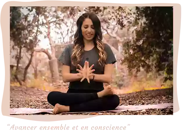 À Propos - Carolomoon - Professeur de Yoga Vinyasa - Marseille Vitrolles - Cours de Yoga Marseille